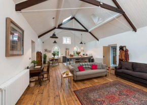 CHESTER'S ONLY TIN CHAPEL - UNIQUE, SPACIOUS 2 BEDROOMS, GARDEN AND FREE PARKING